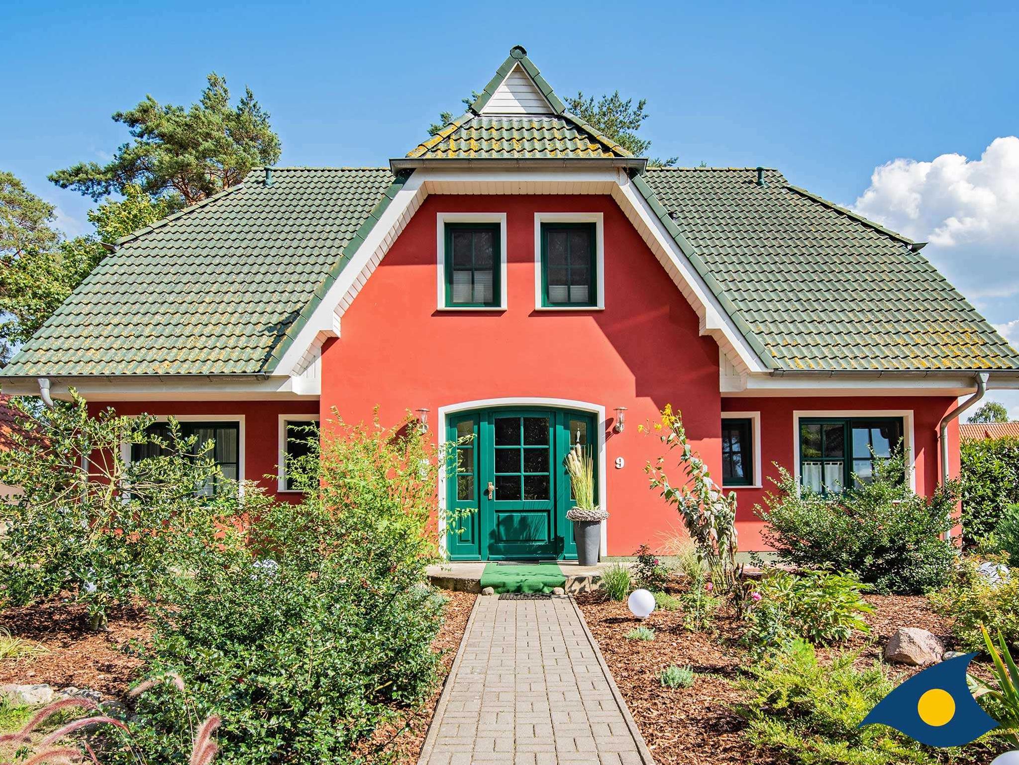 Hochwertig ausgestattetes Reetdachhaus mit Garten in idyllischer Ferienhaussiedlung