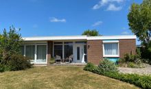 Retro-Apartment in zentraler Lage: Entspannen im Familienbungalow mit Garten (9228)