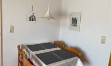 Retro-Apartment in zentraler Lage: Entspannen im Familienbungalow mit Garten (9228)