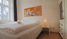 Schlafzimmer mit Doppelbett