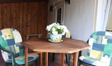 Blick auf die Terrasse...Egal ob Sonne oder Schatten