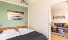 Schlafzimmer mit Doppelbett