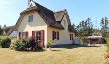Blick auf das Haus mit Liegewiese