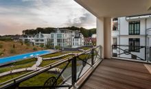 Terrasse mit Blick auf den Aussenpool