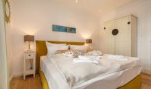 Schlafzimmer 2 mit Zugang zur Terrasse