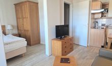 Wohn-/Schlafzimmer mit Schiebetür