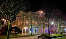 Beleuchtete Wohnung 1. Etage, Außenansicht im Winter