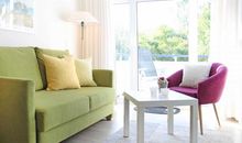Haffblick Whg. Ha09 - Blick auf den Wohnbereich und das Schlafsofa