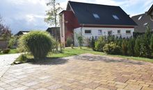 Viel Platz um das komplett eingezäunte Ferienhaus