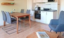 Urlauberdorf 49c - Blick auf den offenen Essbereich mit Küche