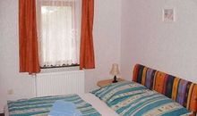Schlafzimmer mit Doppelbett