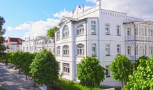 Imposante Villa Gudrun an der Strandpromenade in Binz - Bäderstil pur