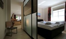 Flur mit Zugang zum Schlafzimmer