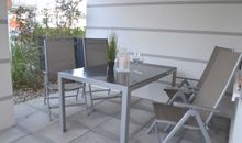 Die überaus große Terrasse mit gut 11 qm und mit kleinem Kiesgartenanteil