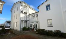 Wohnzimmer mit offener Küche