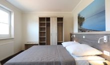 Schlafzimmer Doppelbett Kleiderschrank