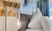 Schlafzimmer Doppelbett Kinderbett