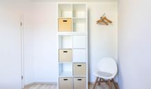 Schlafzimmer EG Regale