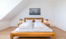 Doppelbett im großen OG-Schlafzimmer