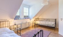 Gäste-/ Kinderzimmer Kleiderschrank im 1.OG