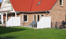 Hausansicht Blick auf die Terrasse