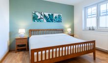 Schlafzimmer mit Doppelbett