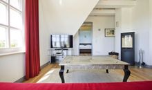 Wohnzimmer TV und Kamin im 1.OG