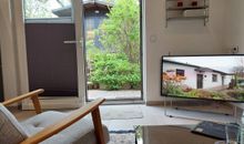 Wohnzimmer mit Blick ins Grüne
