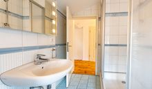 Badezimmer mit Dusche