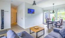 Wohnbereich mit TV-Wand