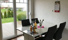 Essecke im Wohnbereich mit Terrassenzugang