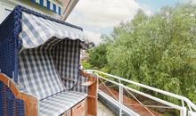 Waterkant 28 - Blick auf den Balkon mit Strandkorb
