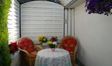überdachte Terrasse mit Grill