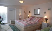 Schlafbereich mit zusätzlichem Sofa