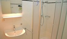 Badezimmer mit Dusche