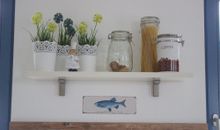 Hausansicht. Die Ferienwohnung befindet sich im mittleren Gebäude, 1. Stock