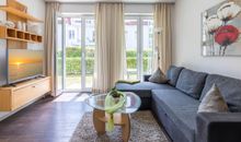 Wohnbereich mit Blick zur Terrasse