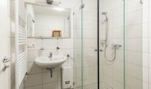Waschbecken + Dusche