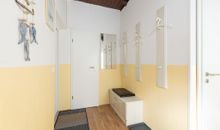 Eingang mit Garderobe