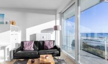 Wohnzimmer mit Seeblick