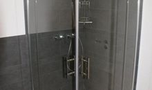 Badezimmer mit Dusche/WC