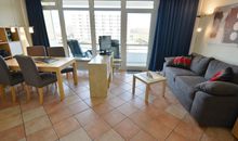 Wohnzimmer mit Balkon Zugang