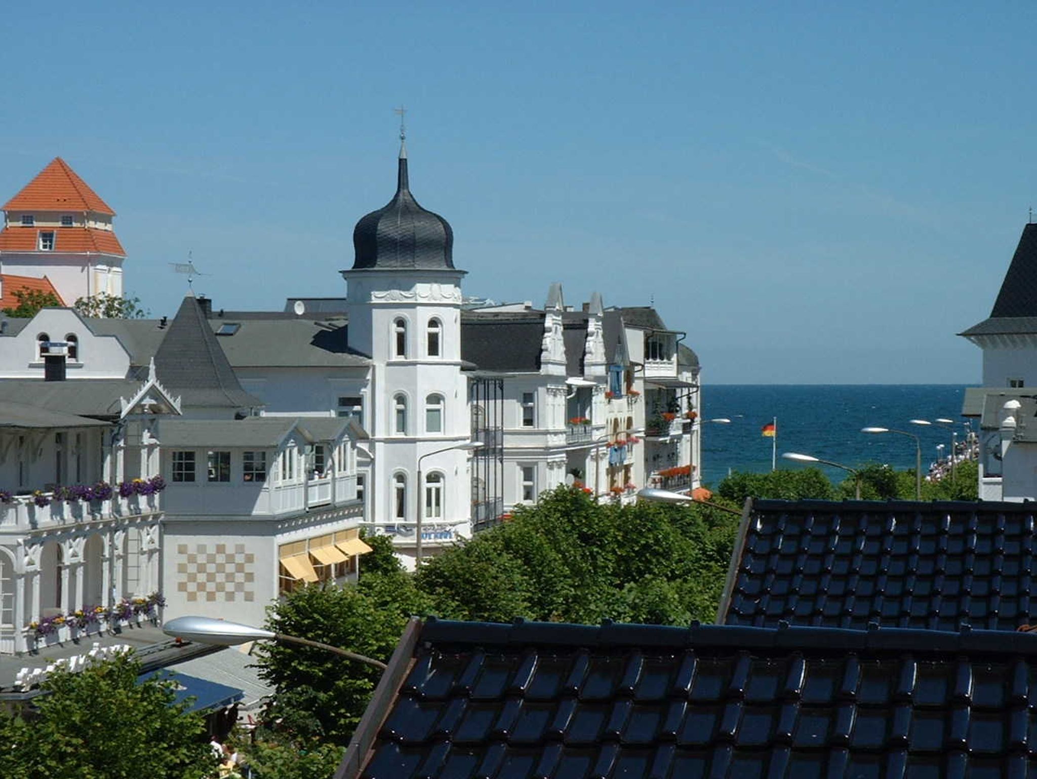 Strandresidenz-Kühlungsborn*****  Blick aus den Wohnungen 1, 2, 4, 5, 7 und mit unserer  LIVECAM-1