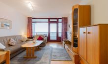 Wohnzimmer mit Zugang zur Balkon