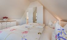 Schlafzimmer 1 mit Doppelbett