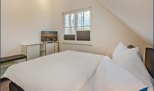 Schlafzimmer 1 mit Doppelbett