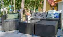 Terrasse mit Sitzgelegenheiten