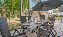 Terrasse mit Sitzgelegenheiten