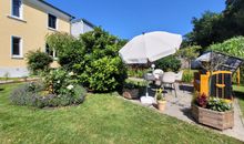 Sommer: Garten mit Strandkorb für unsere Gäste