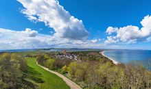 Aussicht vom vom Lostenturm über das Ostseebad Thiessow mit Blick zum Kleinen und Großen Zicker